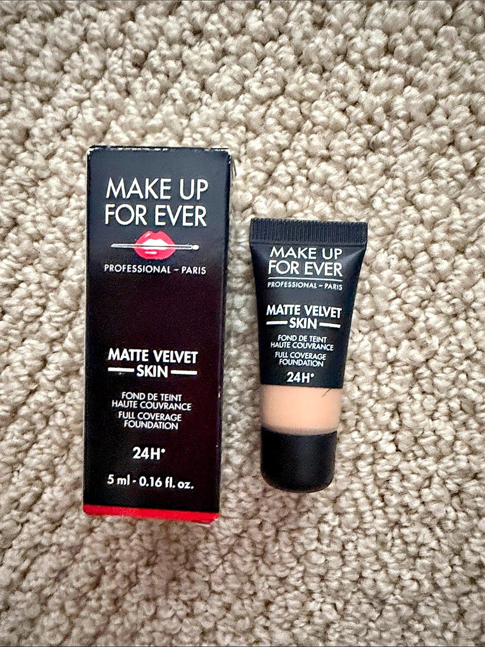 NEW Make Up For Ever Matte Velvet Skin Foundation Y375 Sand 0.16 fl oz NWT